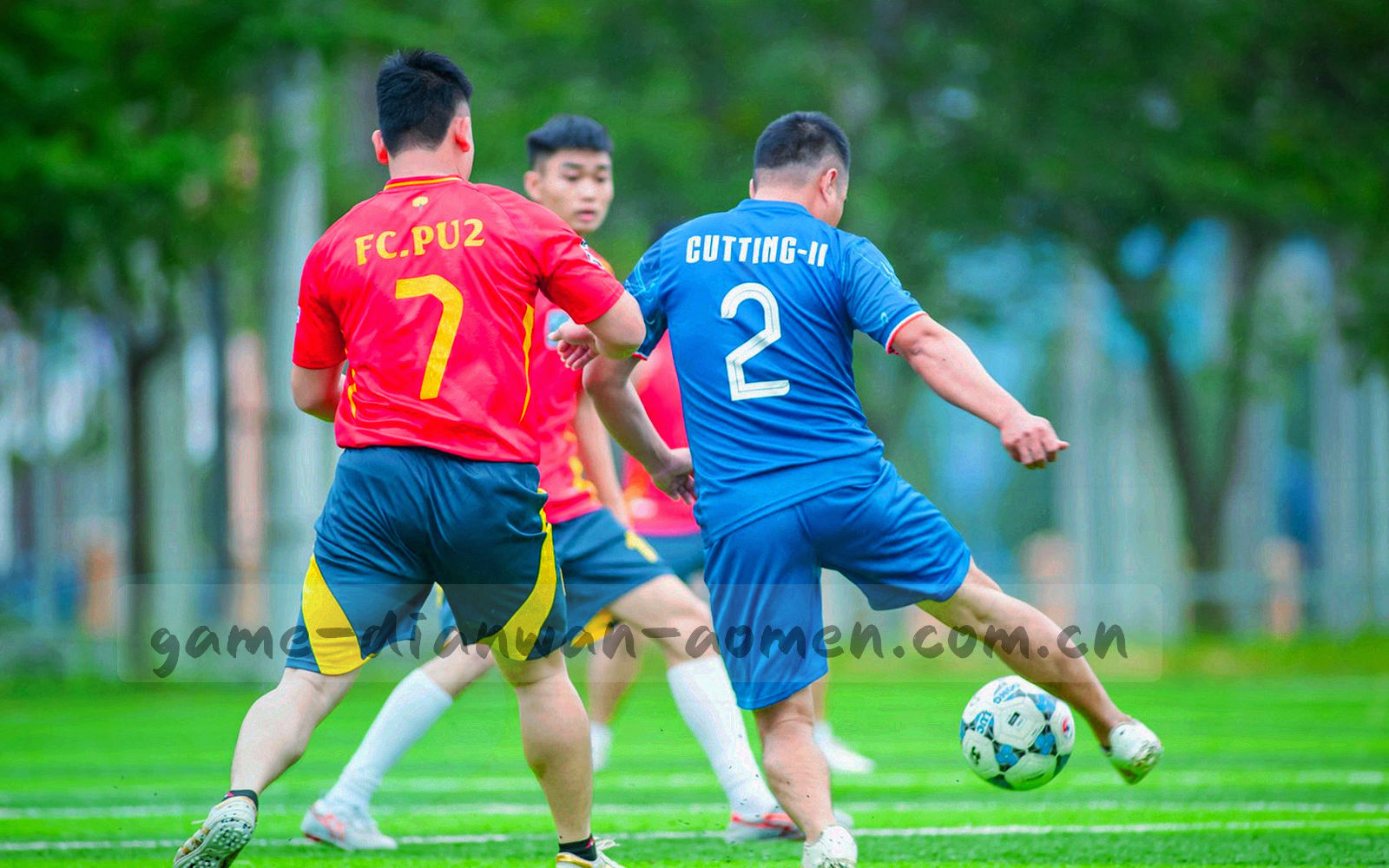 俯视棋牌桌面与标尺网格叠加的抽象场景，桌面边缘带有刻度线与编号索引